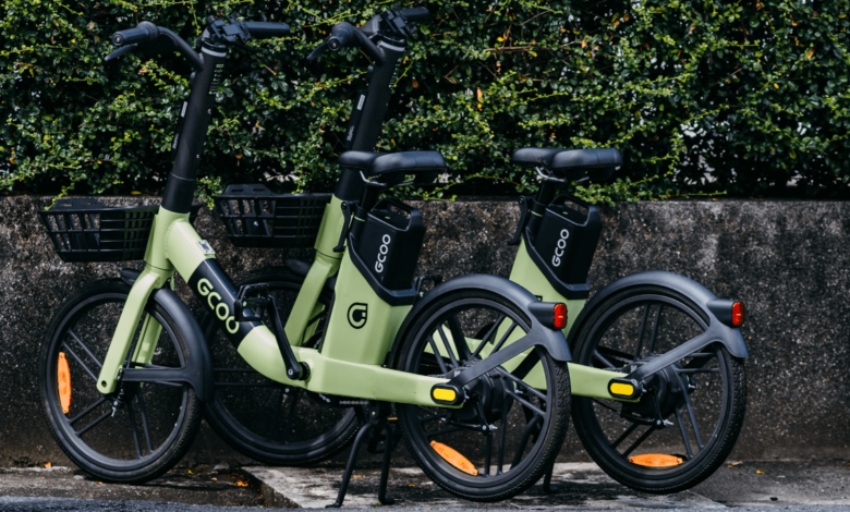 Bird Canada e-bikes stationed in Surrey as part of Surrey’s E-Bike Revolution, promoting green mobility and sustainable transport solutions.
