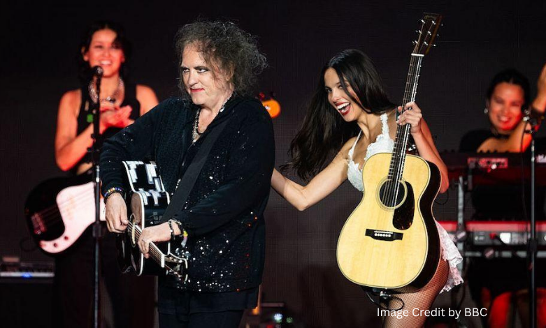 Olivia Rodrigo and Robert Smith singing together on Glastonbury’s Pyramid Stage during her 2025 headline performance