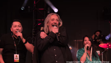 Serge Fiori singing on stage during a live performance, representing his legacy in Québec culture and music.