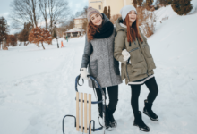 Friends enjoying snowy outdoor activities as part of Vancouver free winter experiences during the winter season.