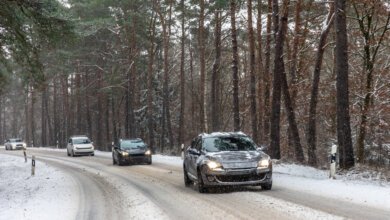BC winter tire law on snowy roads