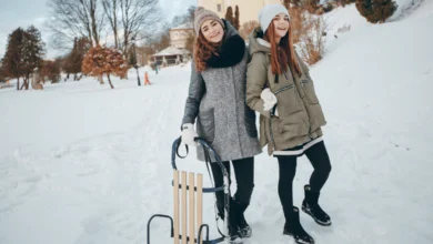 Friends enjoying snowy outdoor activities as part of Vancouver free winter experiences during the winter season.