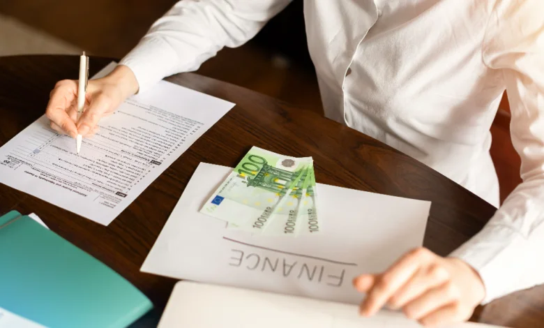 debt in Canada affecting household finances and bill payments in 2026